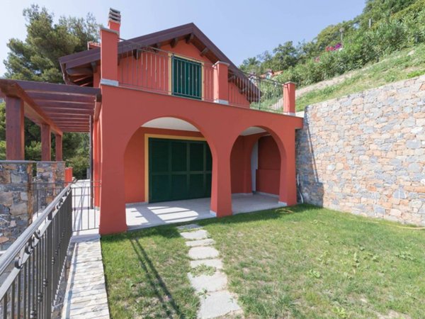 casa indipendente in vendita ad Alassio in zona Caso