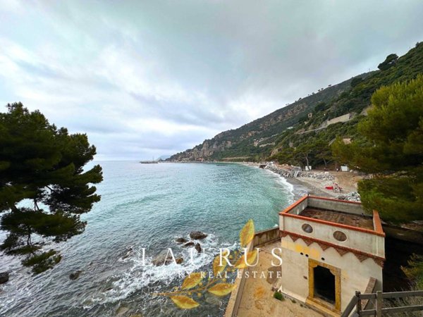 casa indipendente in vendita ad Alassio
