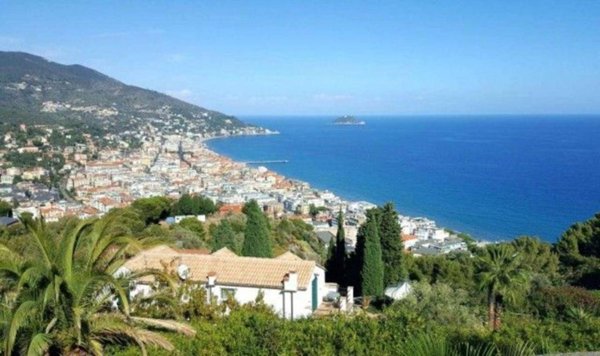 casa indipendente in vendita ad Alassio