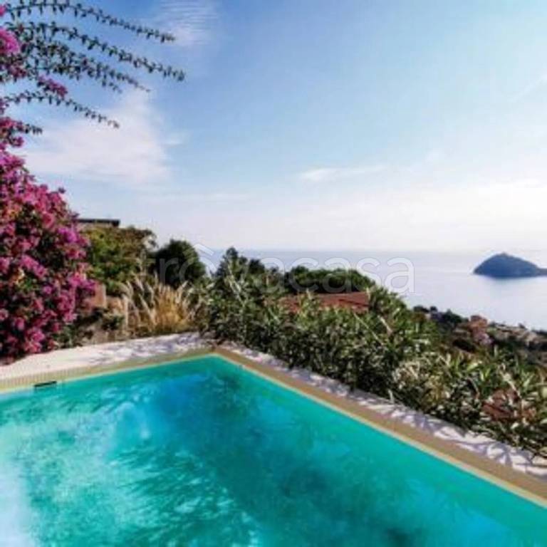 casa indipendente in vendita ad Alassio