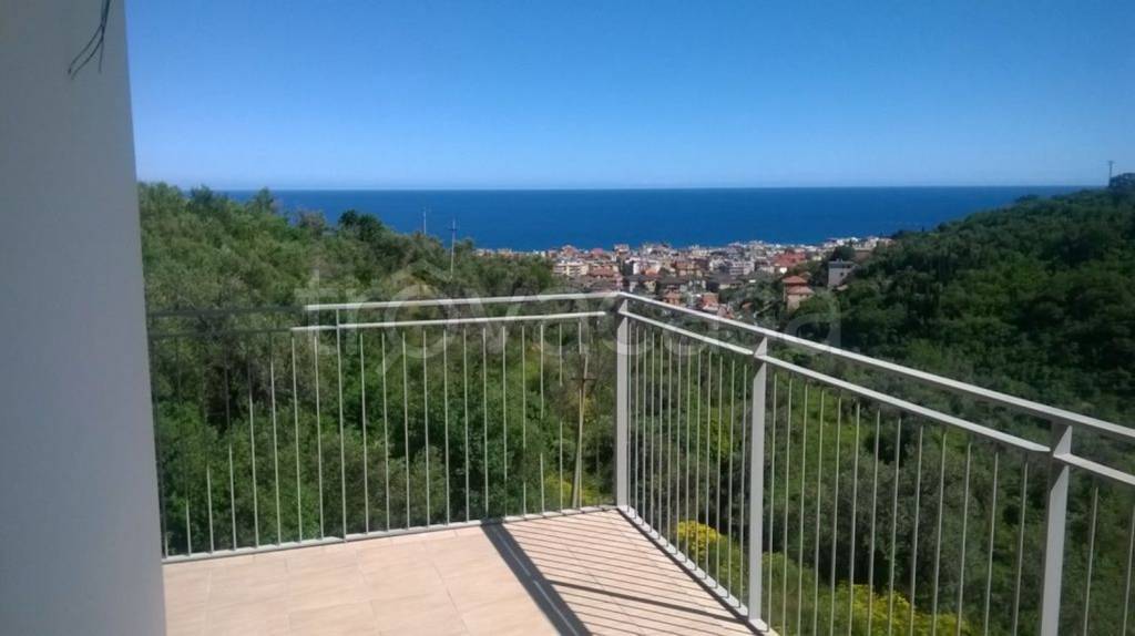 appartamento in vendita ad Alassio in zona Moglio