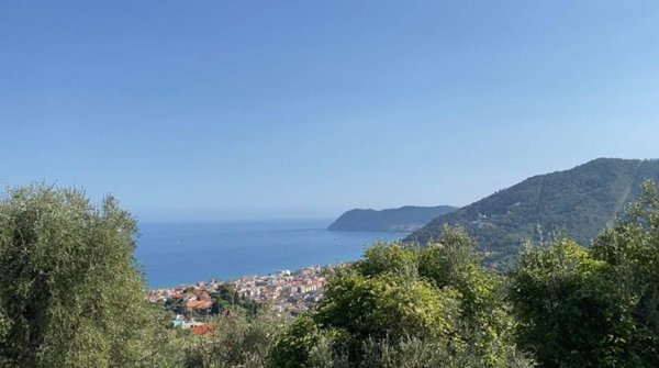 casa indipendente in vendita ad Alassio
