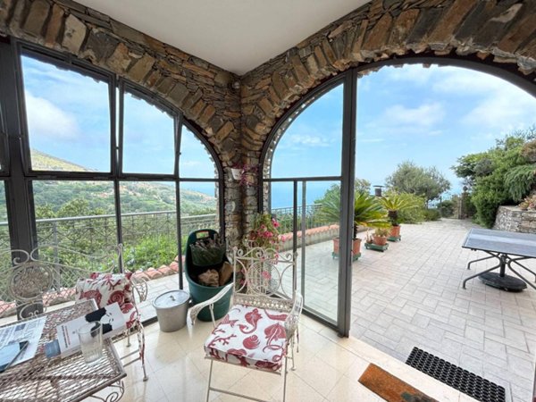 casa indipendente in vendita ad Alassio
