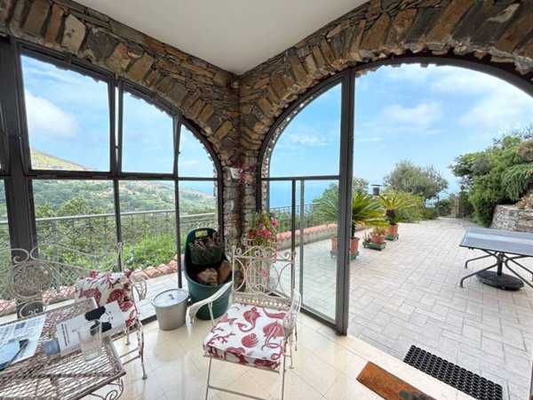 casa indipendente in vendita ad Alassio in zona Caso