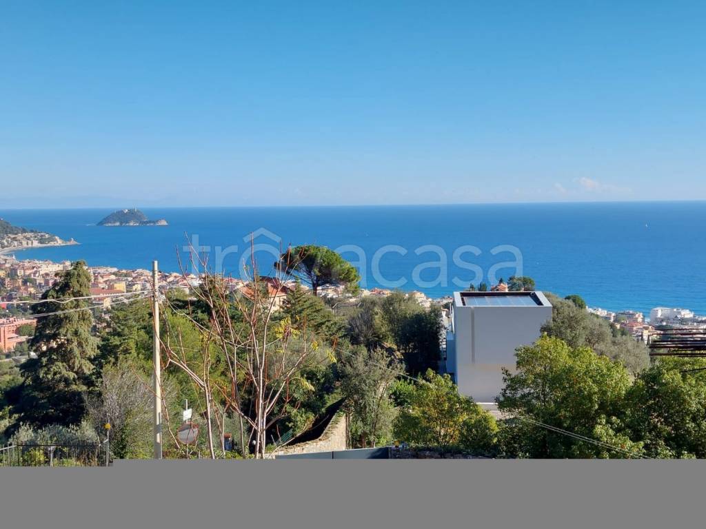 casa indipendente in vendita ad Alassio