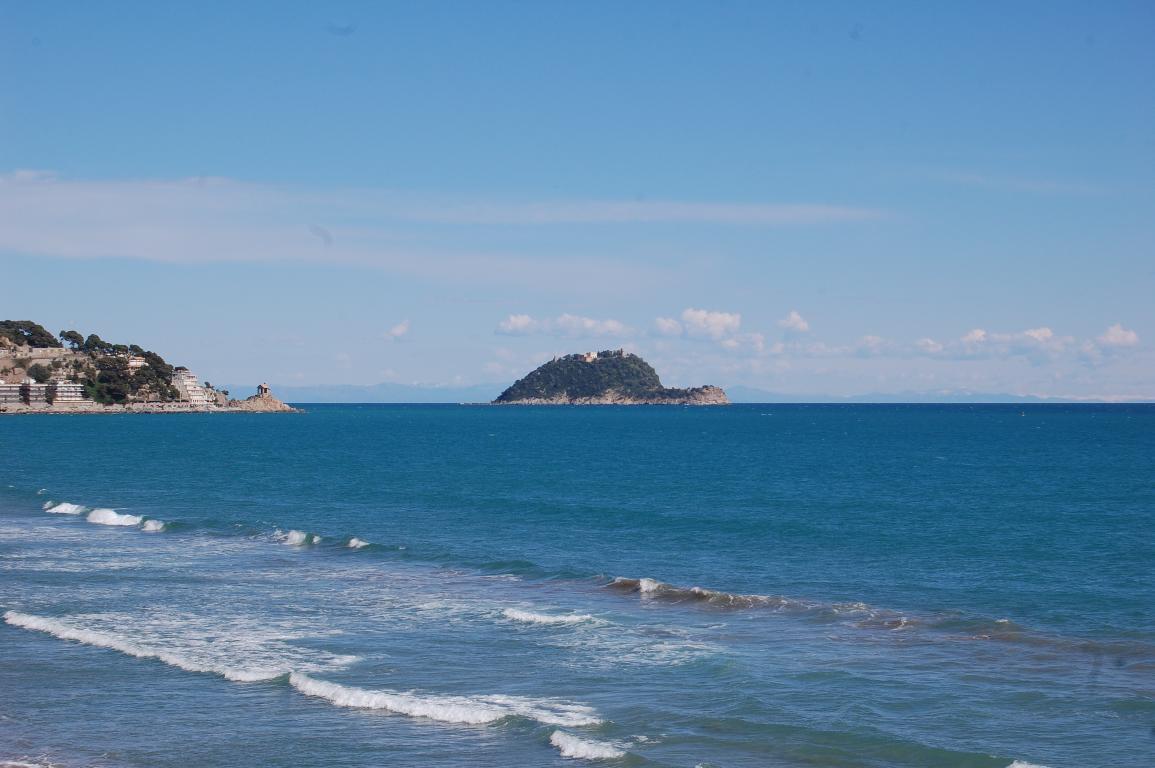 negozio in vendita ad Alassio