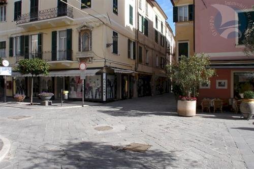 negozio in vendita ad Alassio