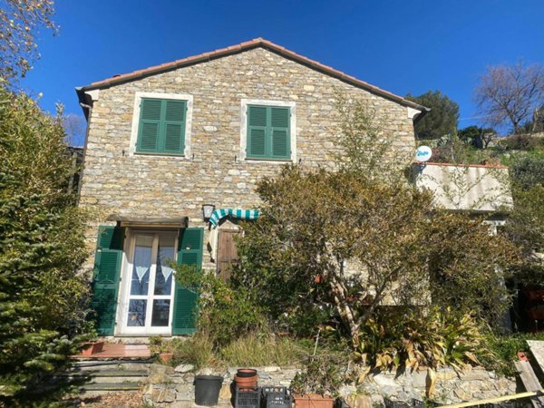 casa indipendente in vendita ad Alassio