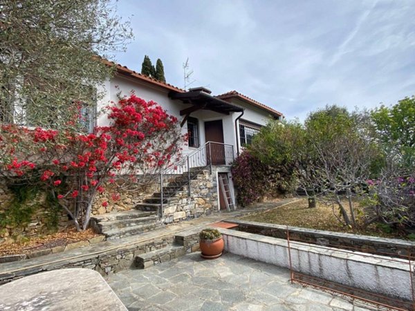 casa indipendente in vendita ad Alassio