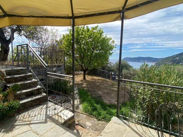 casa indipendente in vendita ad Alassio