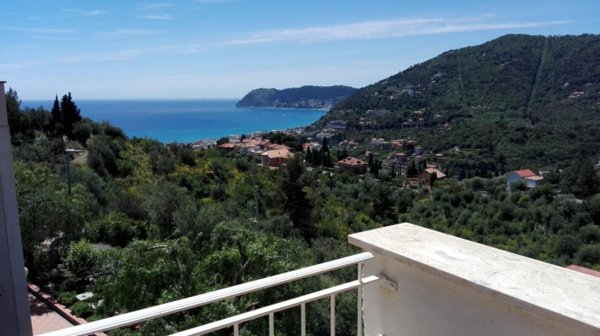 casa indipendente in vendita ad Alassio
