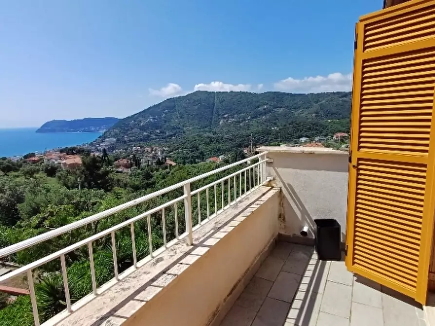 casa indipendente in vendita ad Alassio