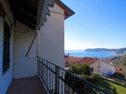 appartamento in vendita ad Alassio in zona Solva
