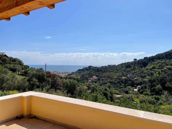 casa indipendente in vendita ad Alassio