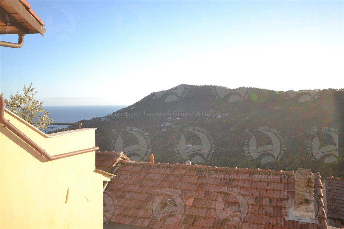 casa semindipendente in vendita ad Alassio in zona Moglio