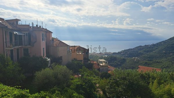 appartamento in vendita ad Alassio in zona Moglio