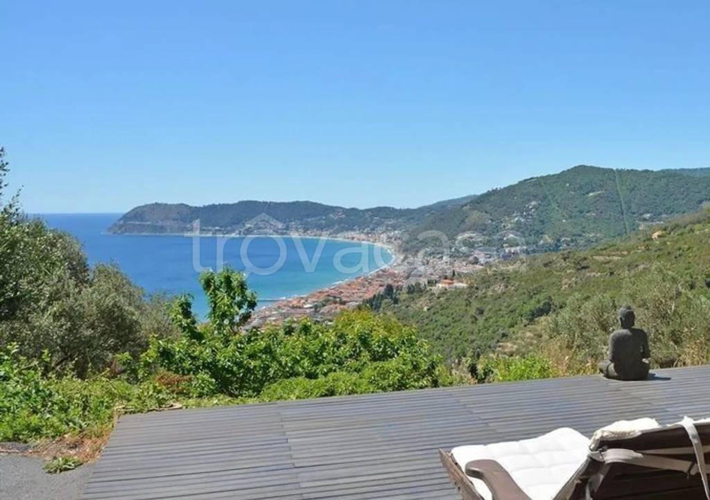 casa indipendente in vendita ad Alassio