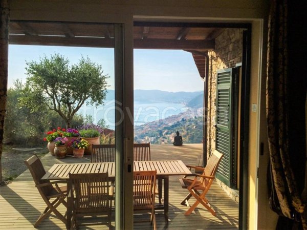 casa indipendente in vendita ad Alassio