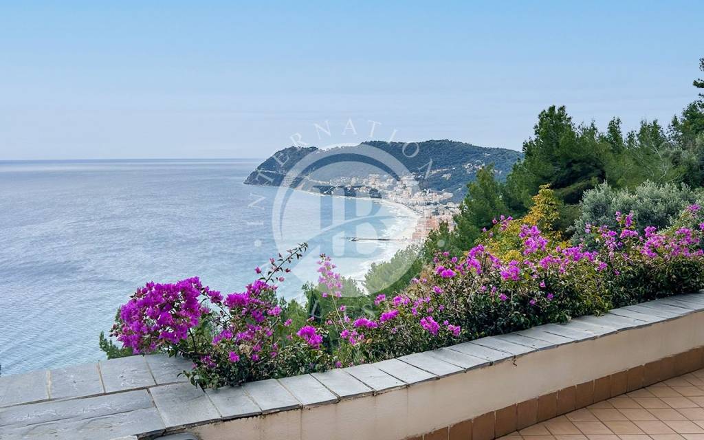 casa indipendente in vendita ad Alassio