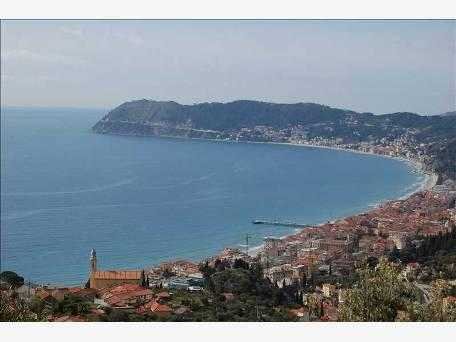 casa indipendente in vendita ad Alassio in zona Solva