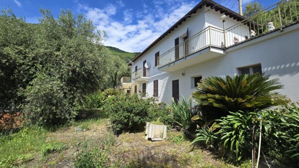 casa indipendente in vendita ad Alassio