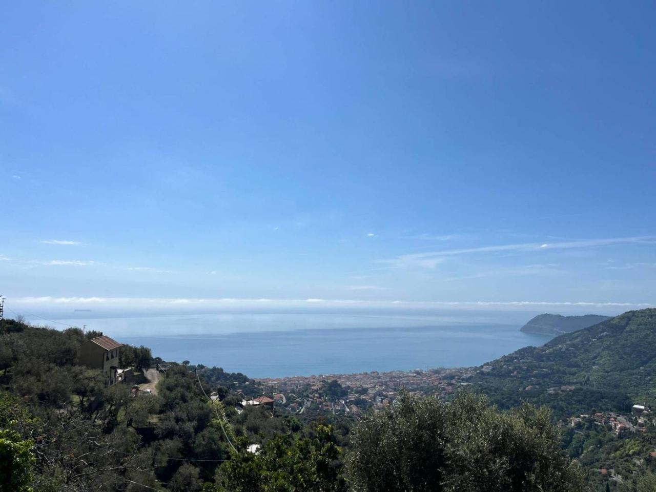 casa indipendente in vendita ad Alassio in zona Moglio