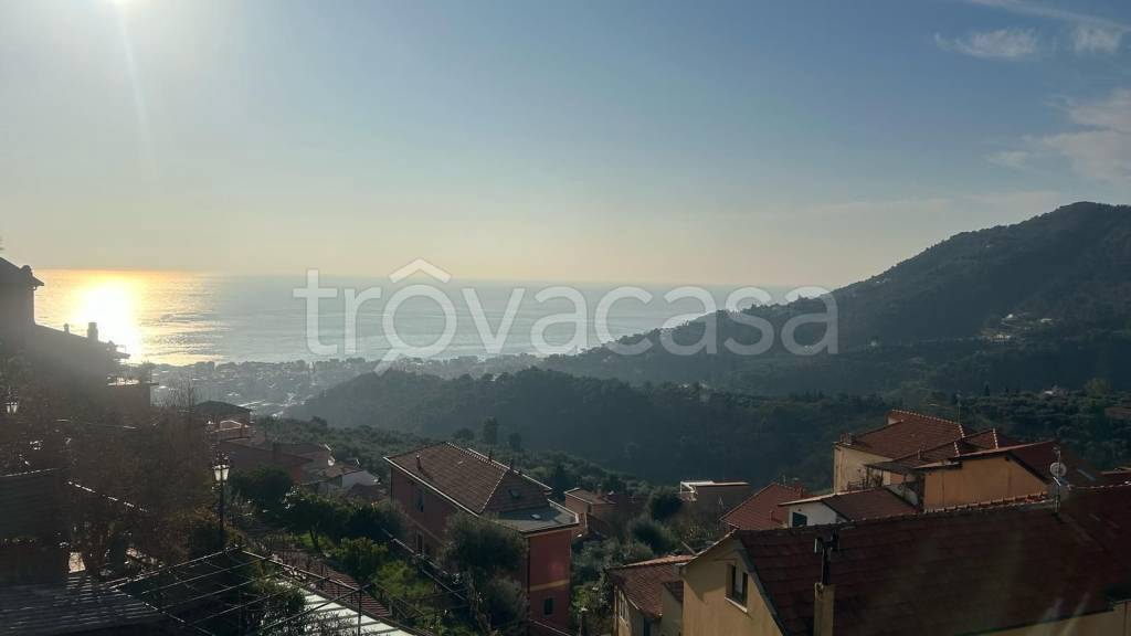 appartamento in vendita ad Alassio in zona Moglio