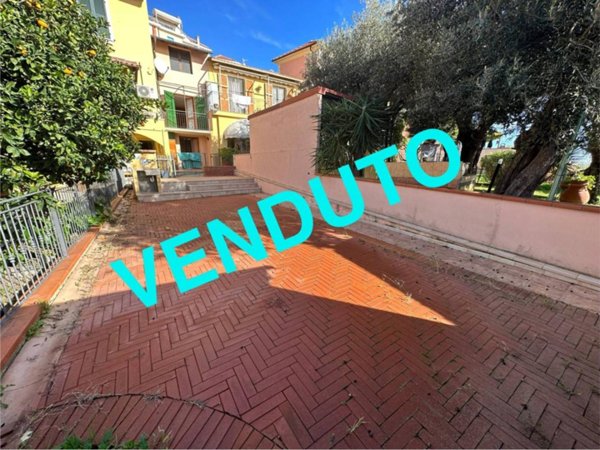 casa indipendente in vendita ad Alassio in zona Moglio
