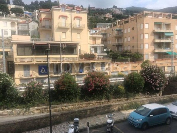 appartamento in vendita ad Alassio