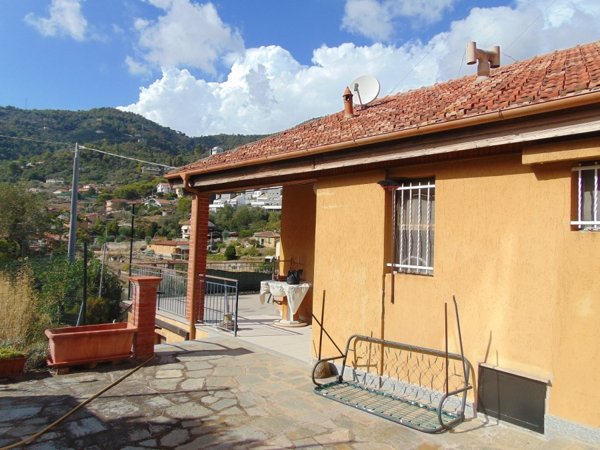 casa semindipendente in vendita ad Alassio
