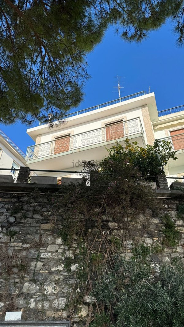 casa indipendente in vendita ad Alassio in zona Moglio