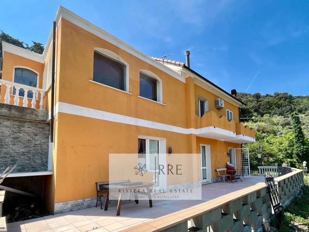 casa indipendente in vendita ad Alassio