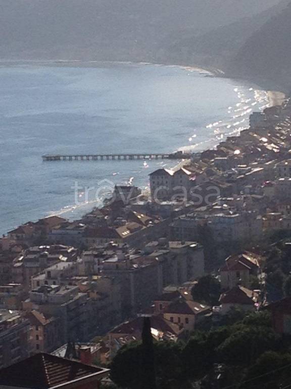 locale commerciale in vendita ad Alassio