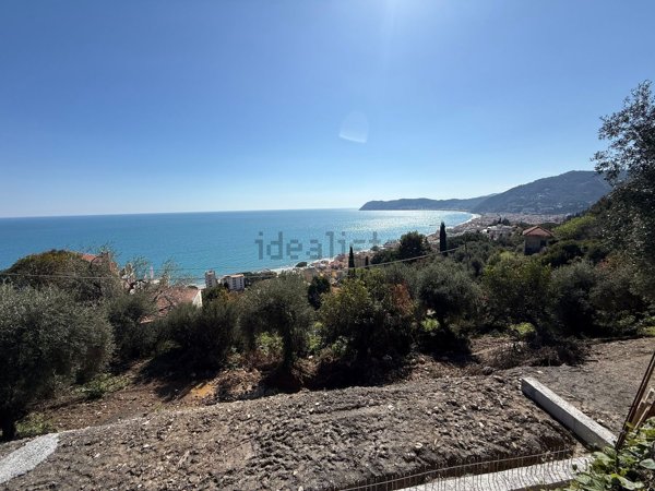 casa indipendente in vendita ad Alassio