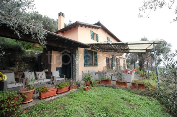 casa indipendente in vendita ad Alassio in zona Moglio