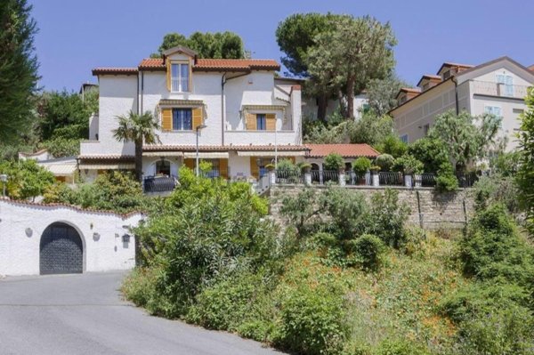 casa indipendente in vendita ad Alassio