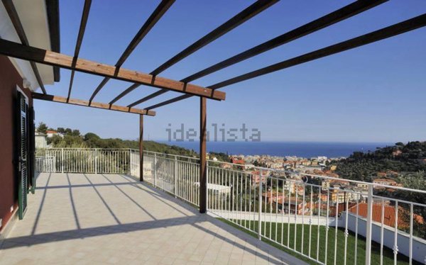 casa indipendente in vendita ad Alassio
