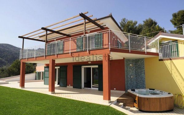 casa indipendente in vendita ad Alassio