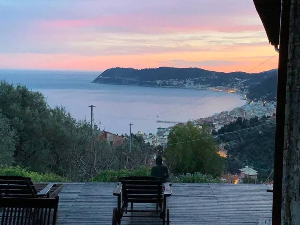 casa indipendente in vendita ad Alassio in zona Solva