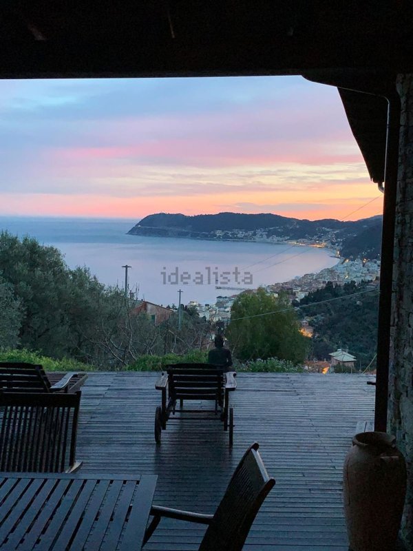casa indipendente in vendita ad Alassio