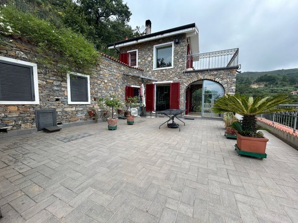 casa indipendente in vendita ad Alassio