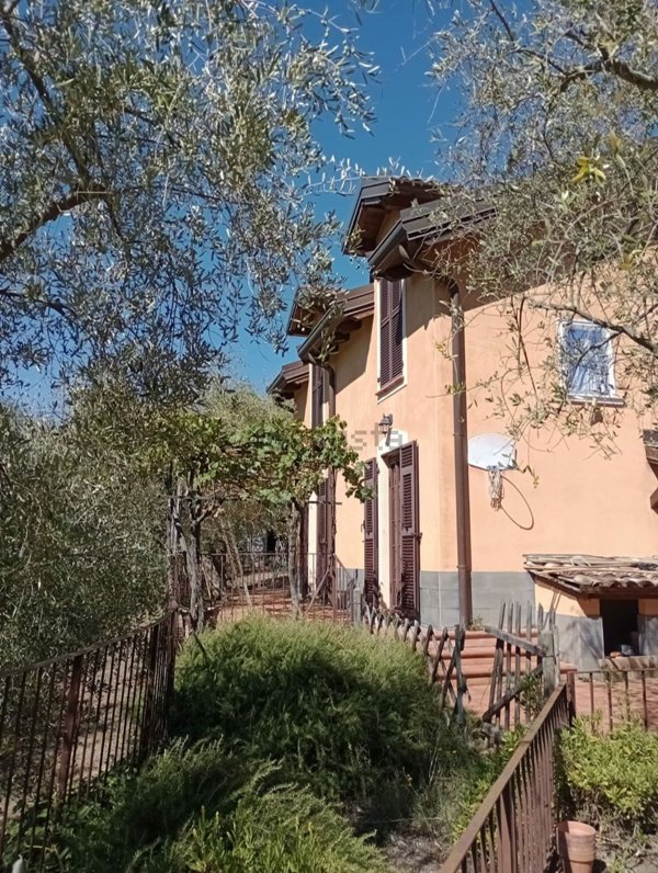 casa indipendente in vendita ad Alassio in zona Moglio
