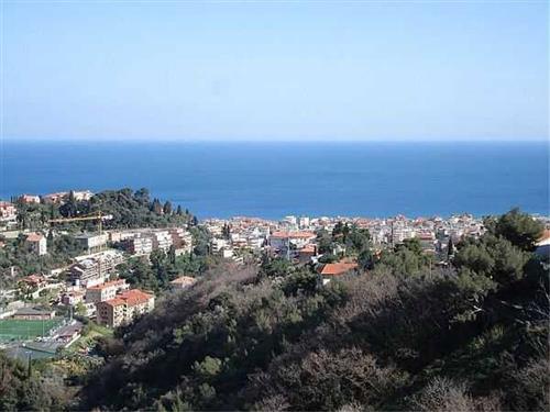 appartamento in vendita ad Alassio in zona Moglio