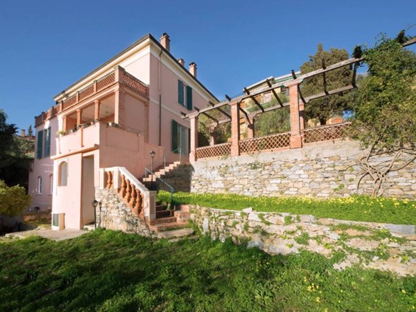 casa indipendente in vendita ad Alassio