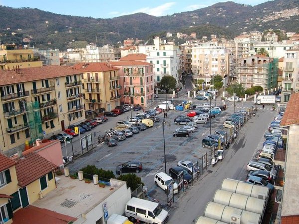 negozio in vendita ad Alassio