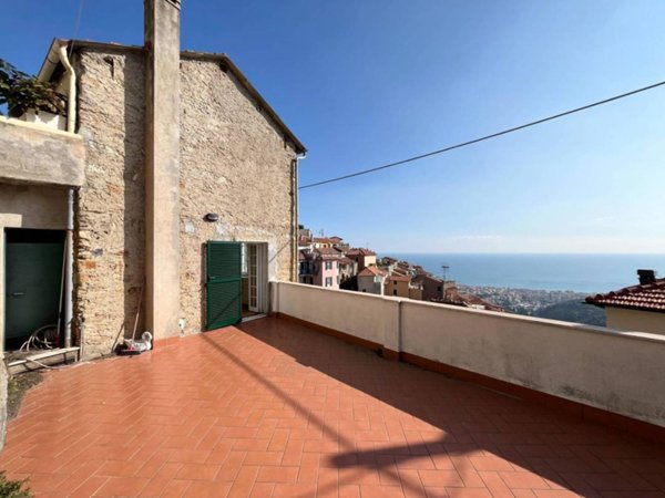 appartamento in vendita ad Alassio in zona Moglio