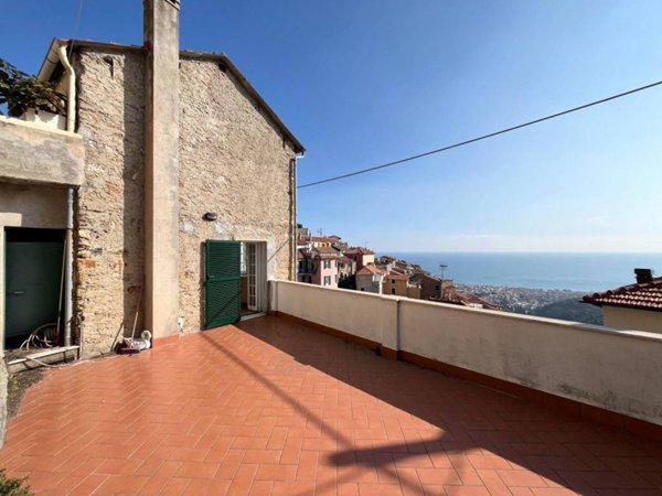 appartamento in vendita ad Alassio in zona Moglio