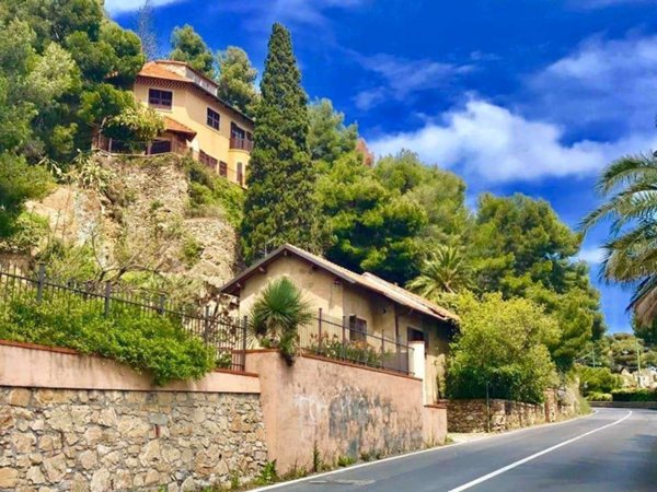 casa indipendente in vendita ad Alassio