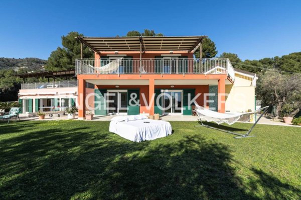 casa indipendente in vendita ad Alassio