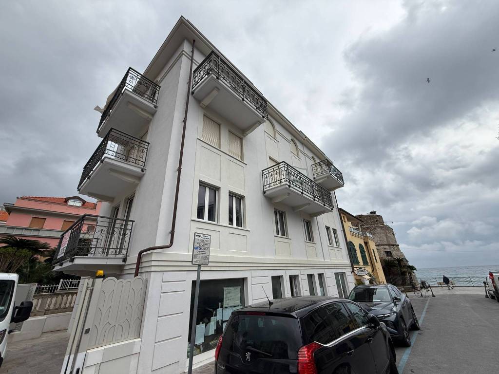 appartamento in vendita ad Alassio in zona Caso